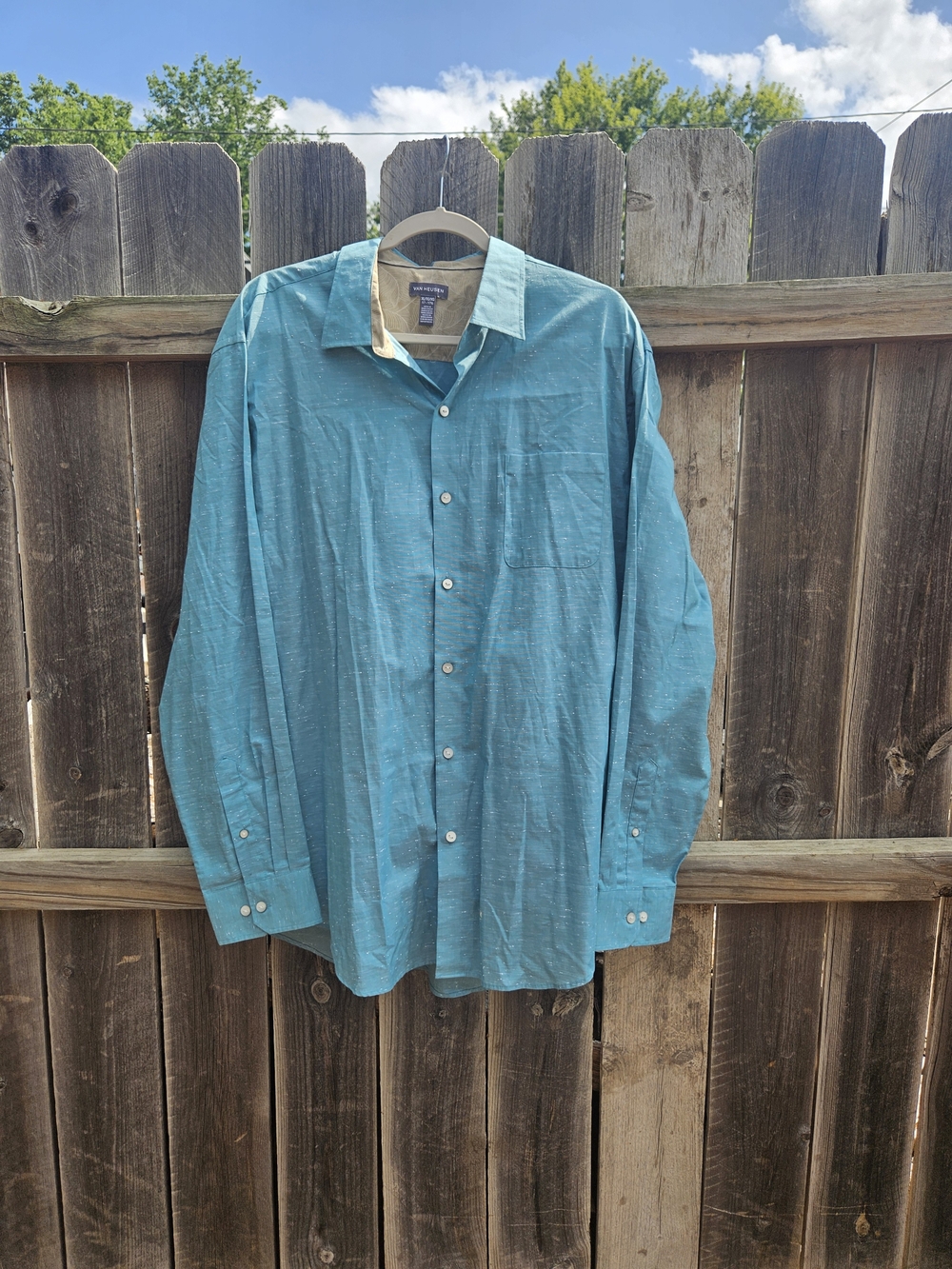 Van Heusen Mens XL 17-17.5 Button Down Long Sleeve Dress Shirt Light Blue
